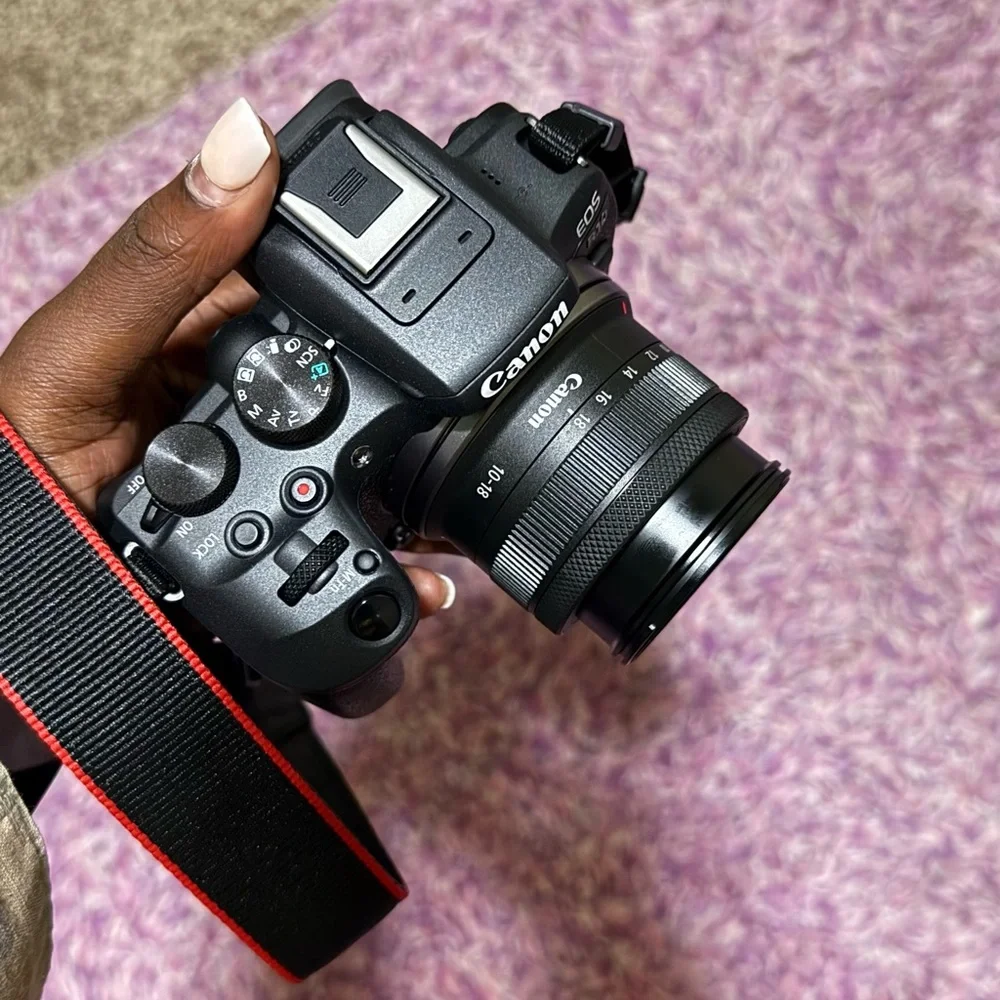 Canon Black Mirrorless Digital Camera with Ergonomic Grip